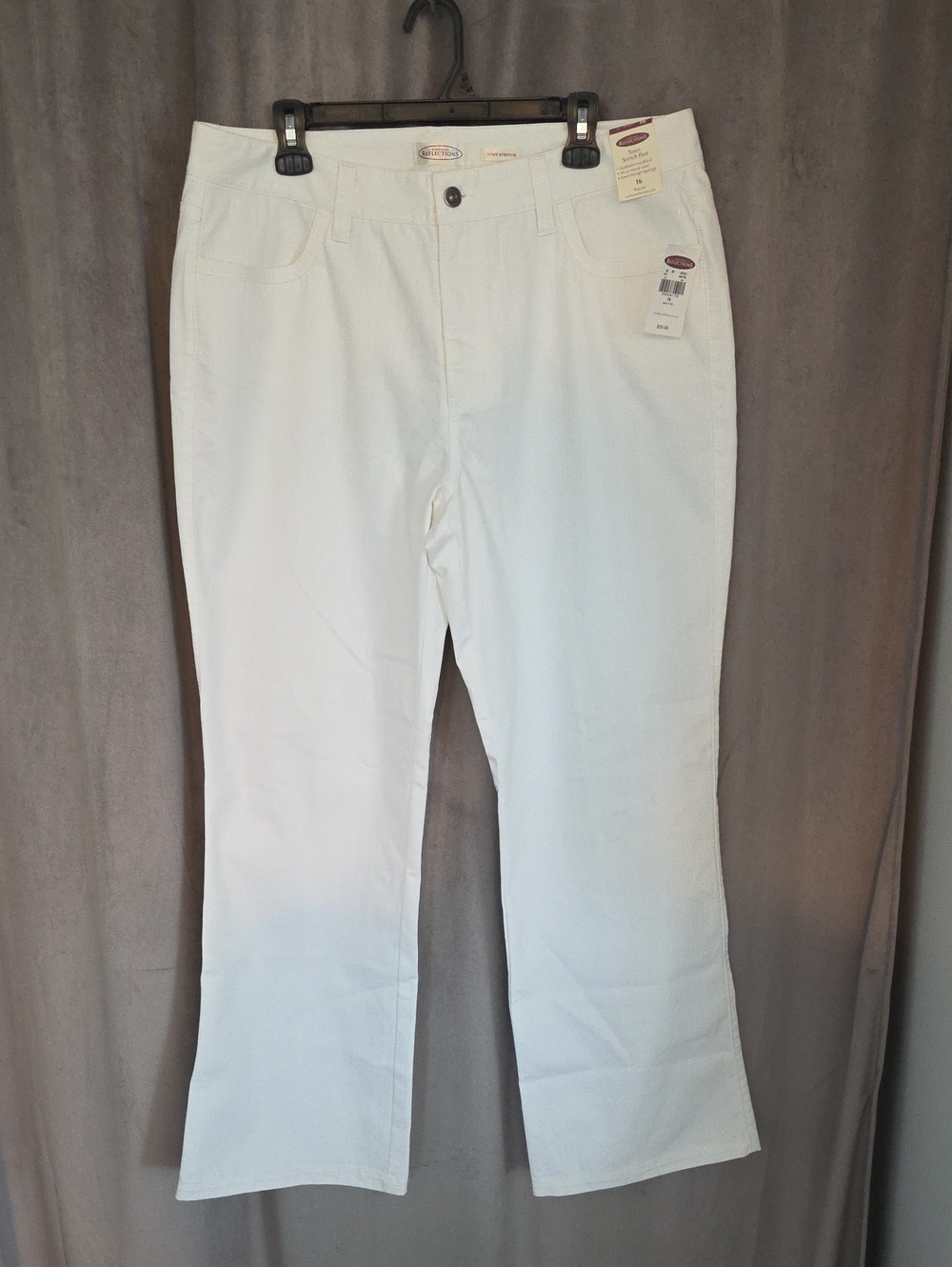NWT Size 16 Northern Reflections White Boot Cut Jeans